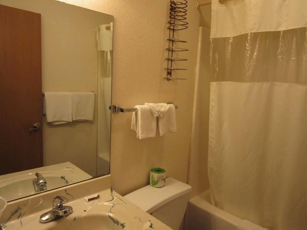 Western Holiday Motel Wichita Luaran gambar